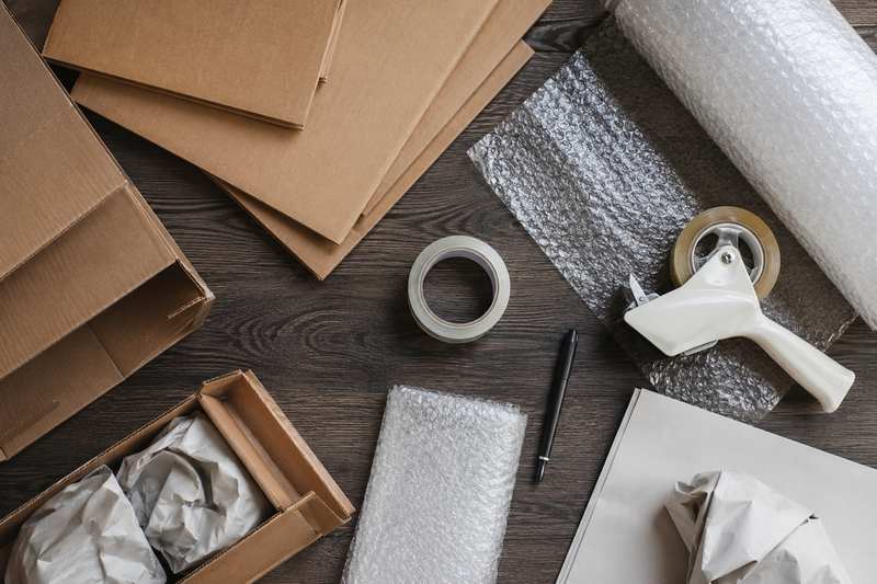 Matériel d’emballage : cartons, ruban et papier bulle